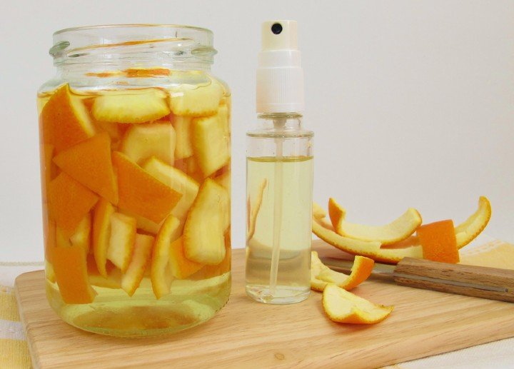 Por qué Poner Cáscaras de Naranja en una Botella: Truco Brillante