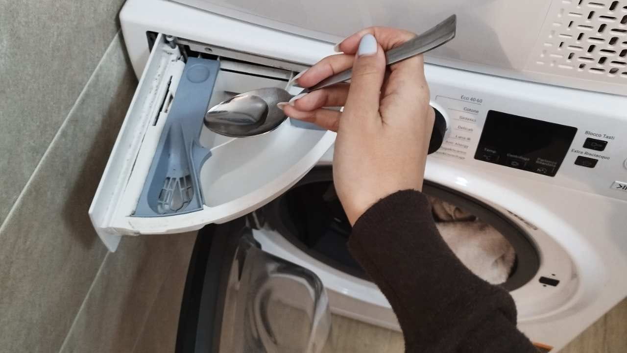 Adiós a la Ropa Arrugada, Echa esto en la Lavadora: Mejor que la Plancha