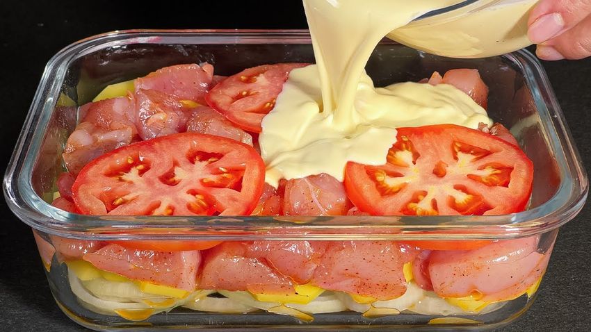 ¡Exquisita Cazuela de Pollo y Papas Gratinadas con Mozzarella!