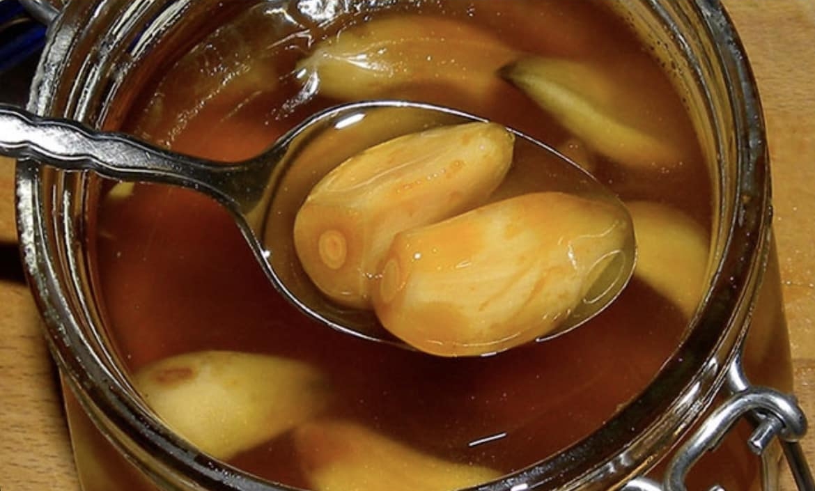 🧄🍯 ¡Descubre para qué sirve tomar Ajo con Miel en Ayunas! 😱